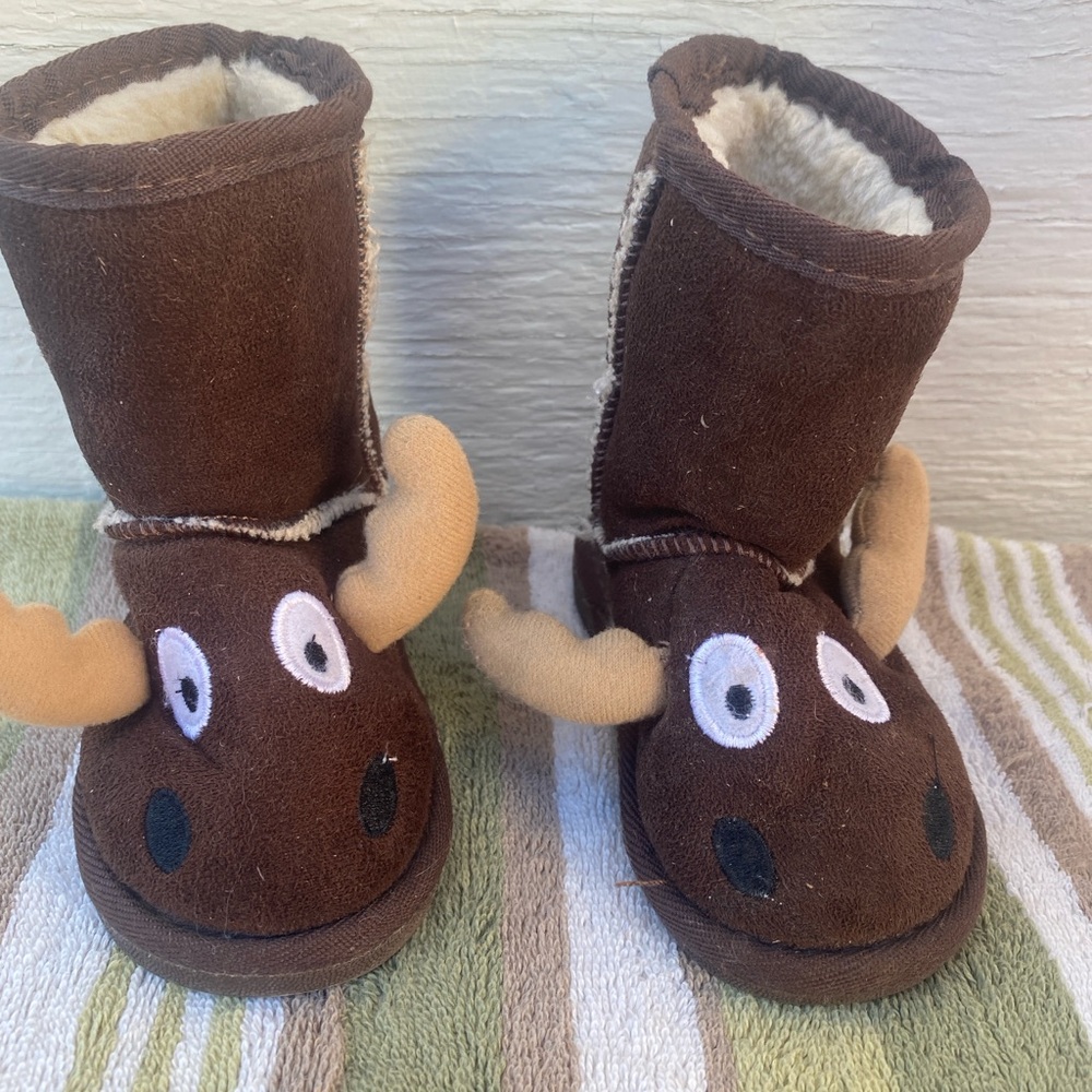 Adorable Brown Moose Baby Booties